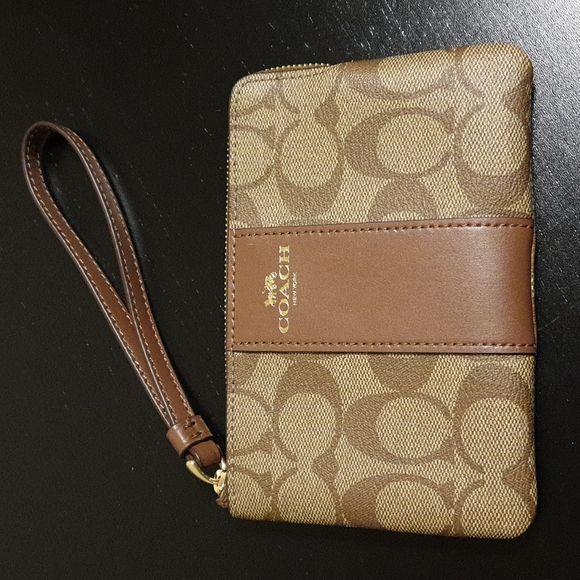 Coach Handbags - Coach corner zip wristlet